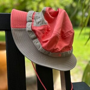 The North Face Class V Brimmer in SPICED CORAL/SILT GREY colorway size L/XL